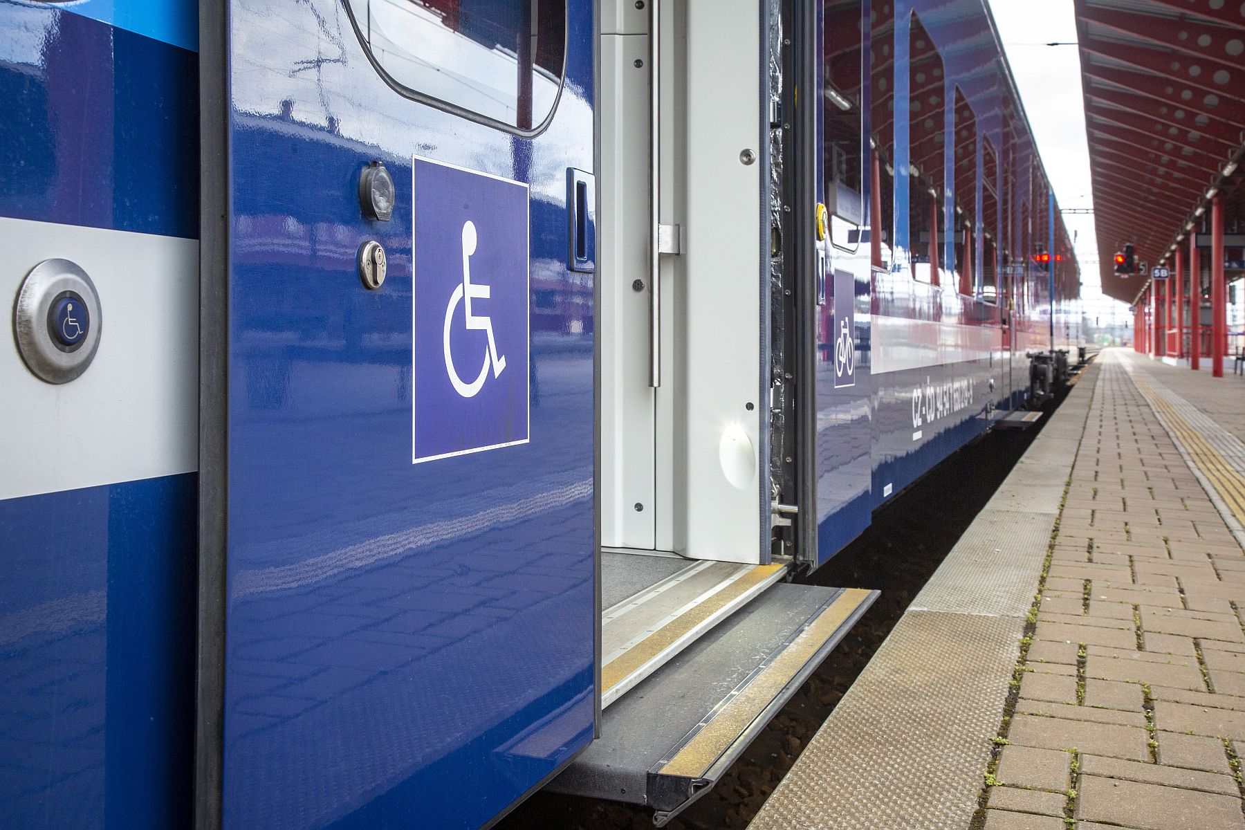 Barrier-free boarding